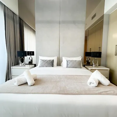 Prestigious Burj Royale Luxury Apartments Downtown Dubai Exterior photo